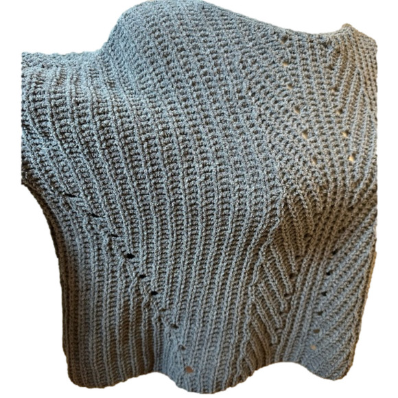 Cropped Long Sleeve with Cut Outs Sweater Women’s size Medium - Picture 6 of 12